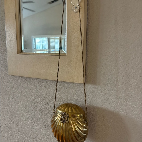 Vintage 1920-1940 Brass Shell-Shaped Clutch - Picture 11 of 11
